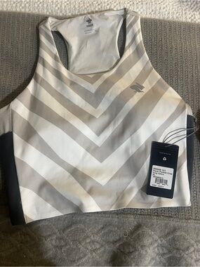 Rabbit Women's Chevron Performance Crop - Cream & Gray